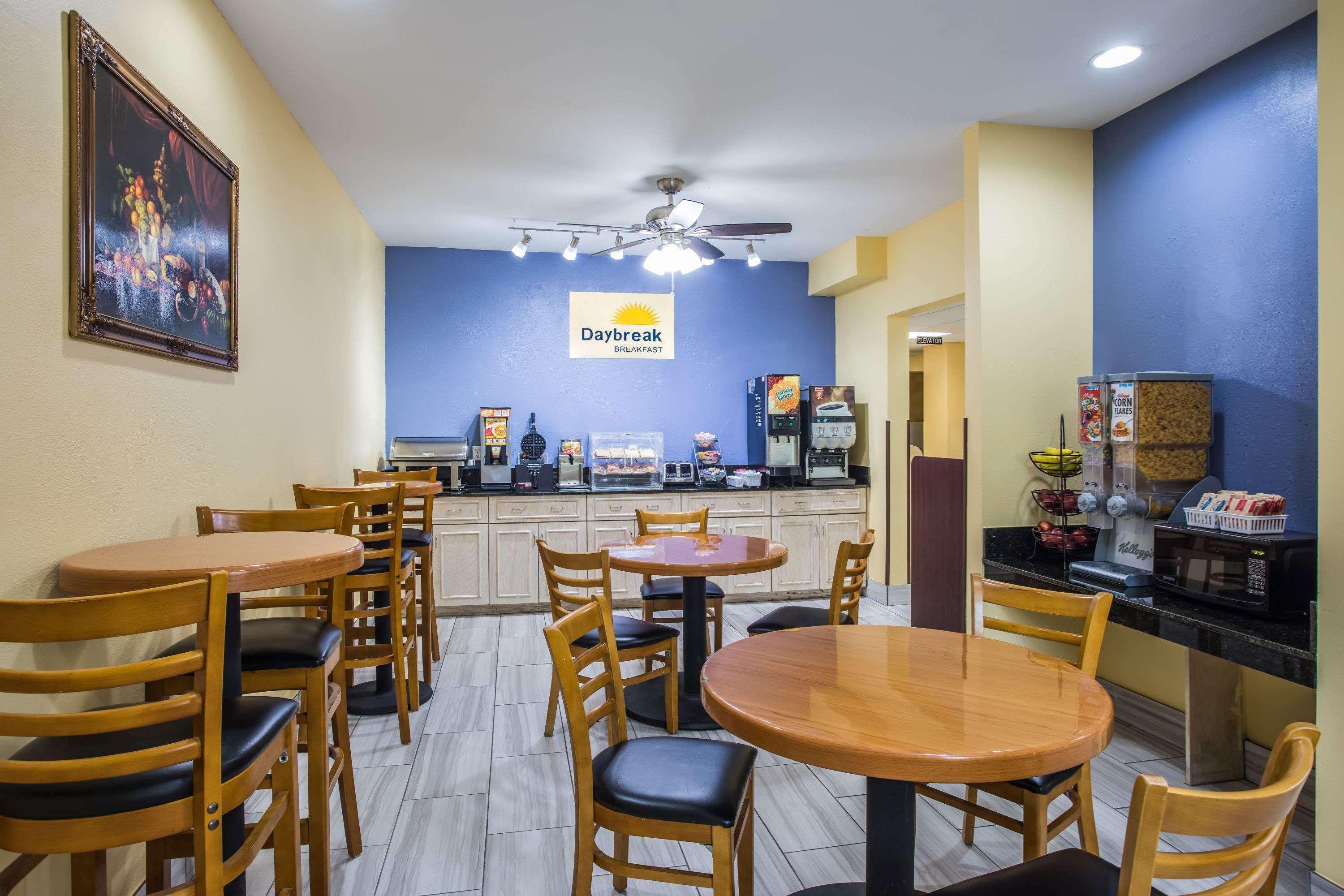 Days Inn & Suites By Wyndham Augusta Near Fort Eisenhower Zewnętrze zdjęcie