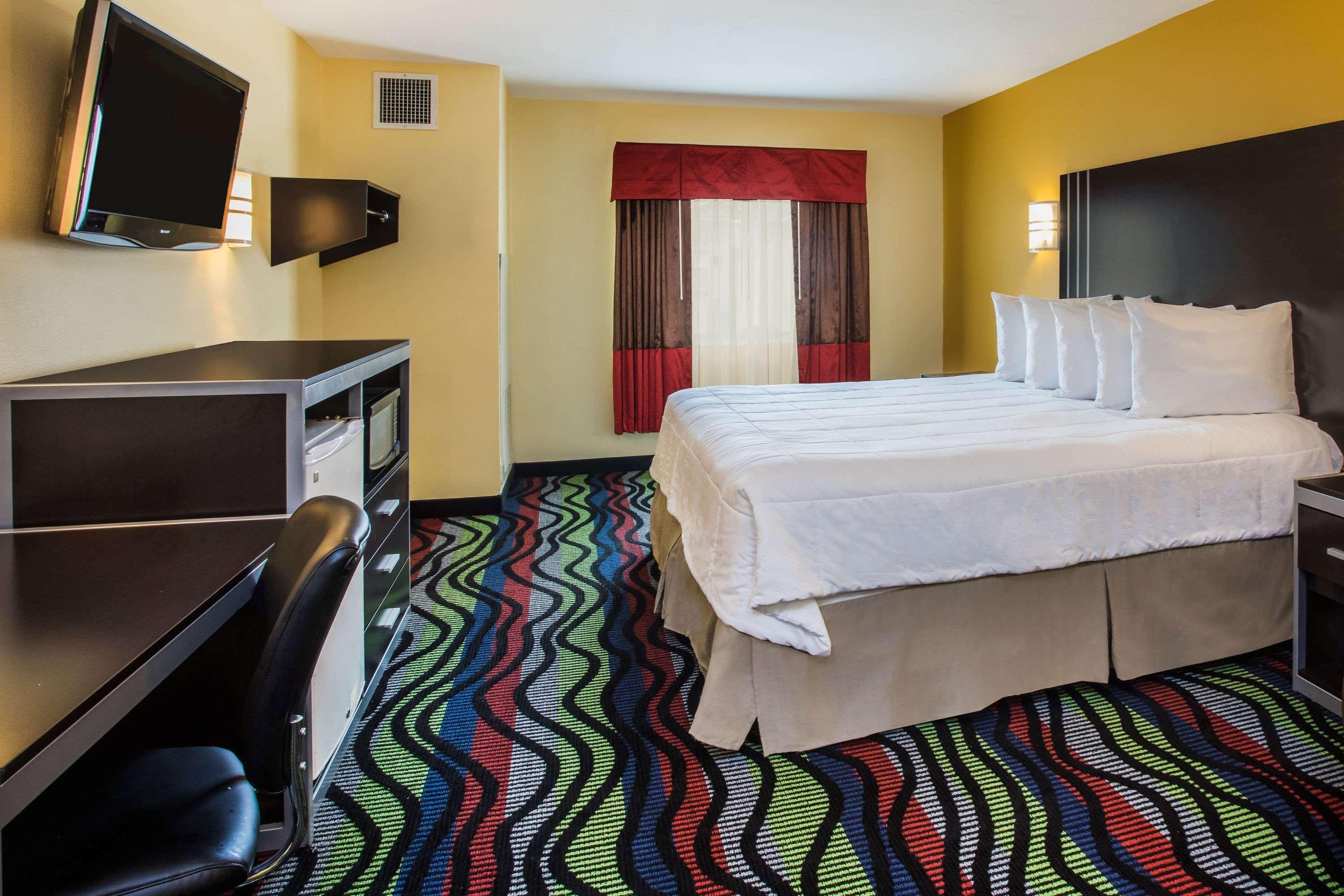 Days Inn & Suites By Wyndham Augusta Near Fort Eisenhower Zewnętrze zdjęcie