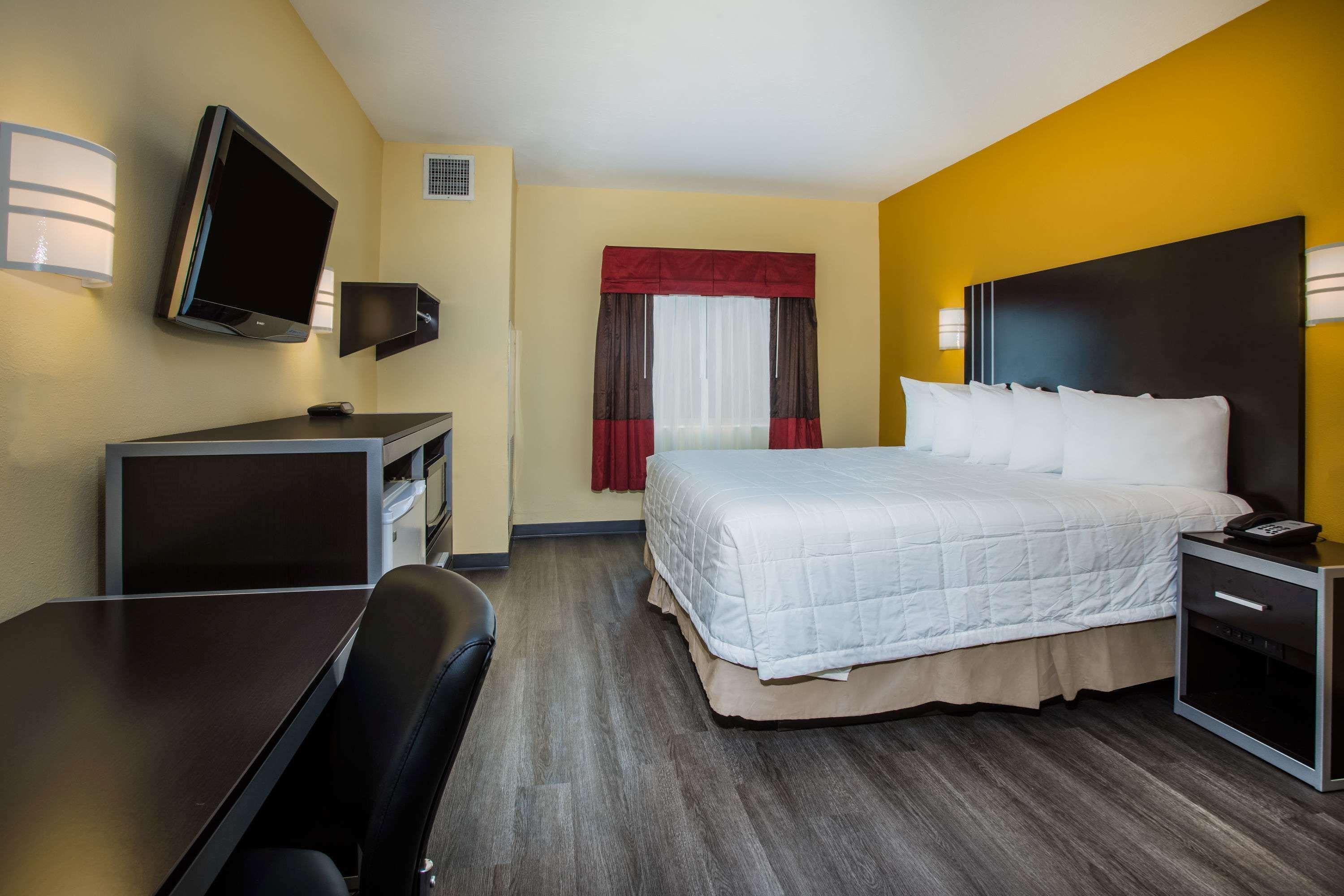 Days Inn & Suites By Wyndham Augusta Near Fort Eisenhower Zewnętrze zdjęcie