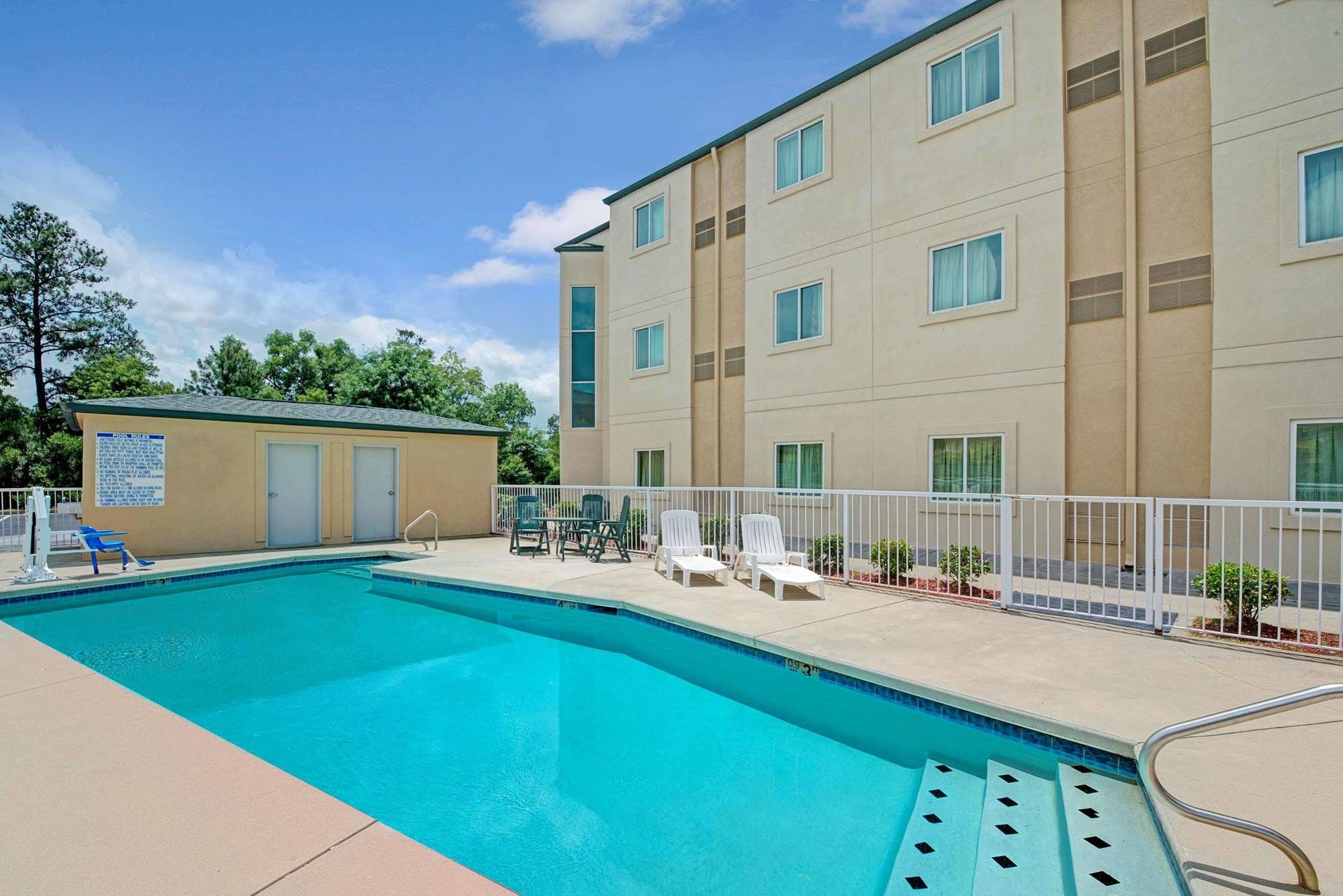 Days Inn & Suites By Wyndham Augusta Near Fort Eisenhower Zewnętrze zdjęcie