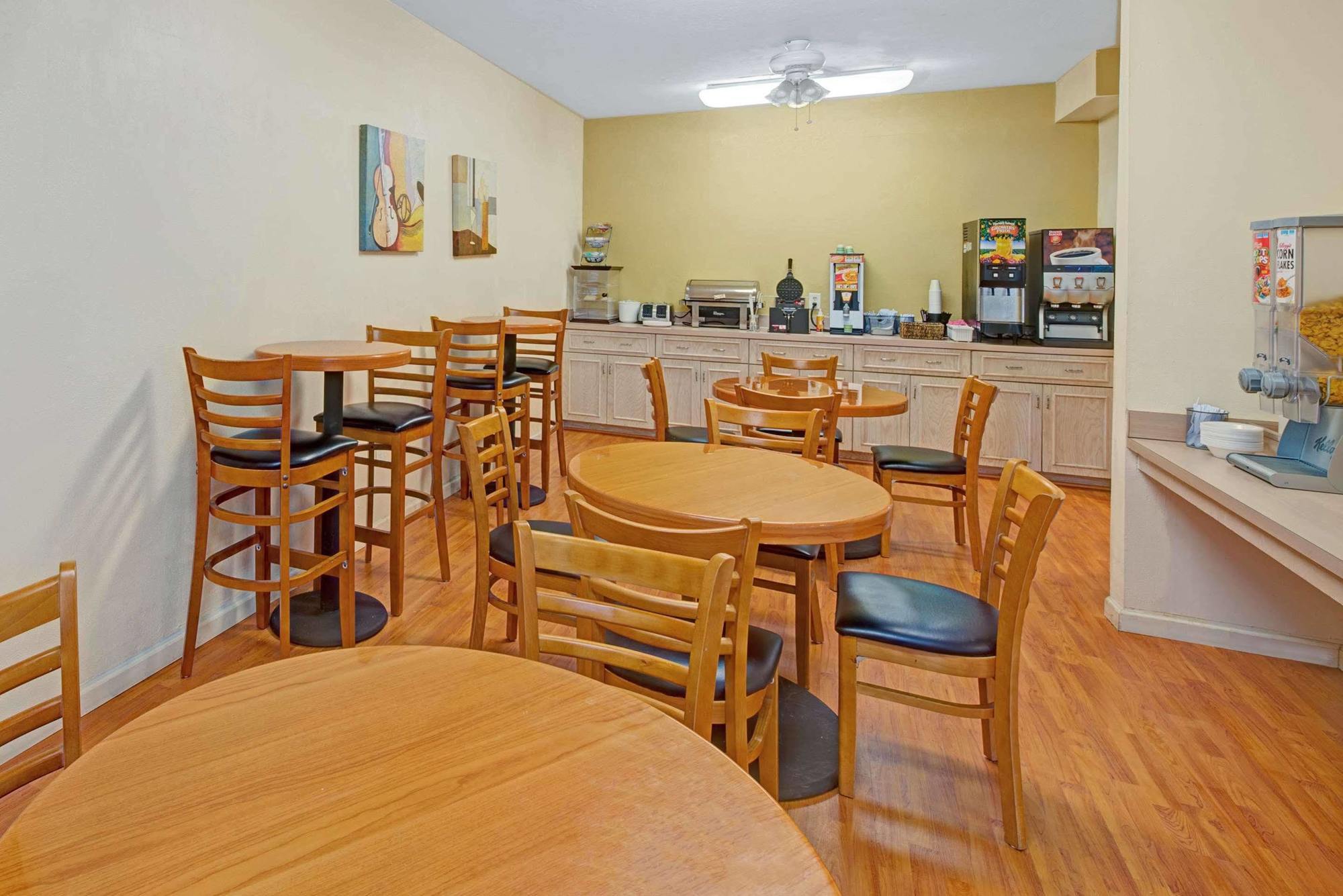 Days Inn & Suites By Wyndham Augusta Near Fort Eisenhower Zewnętrze zdjęcie