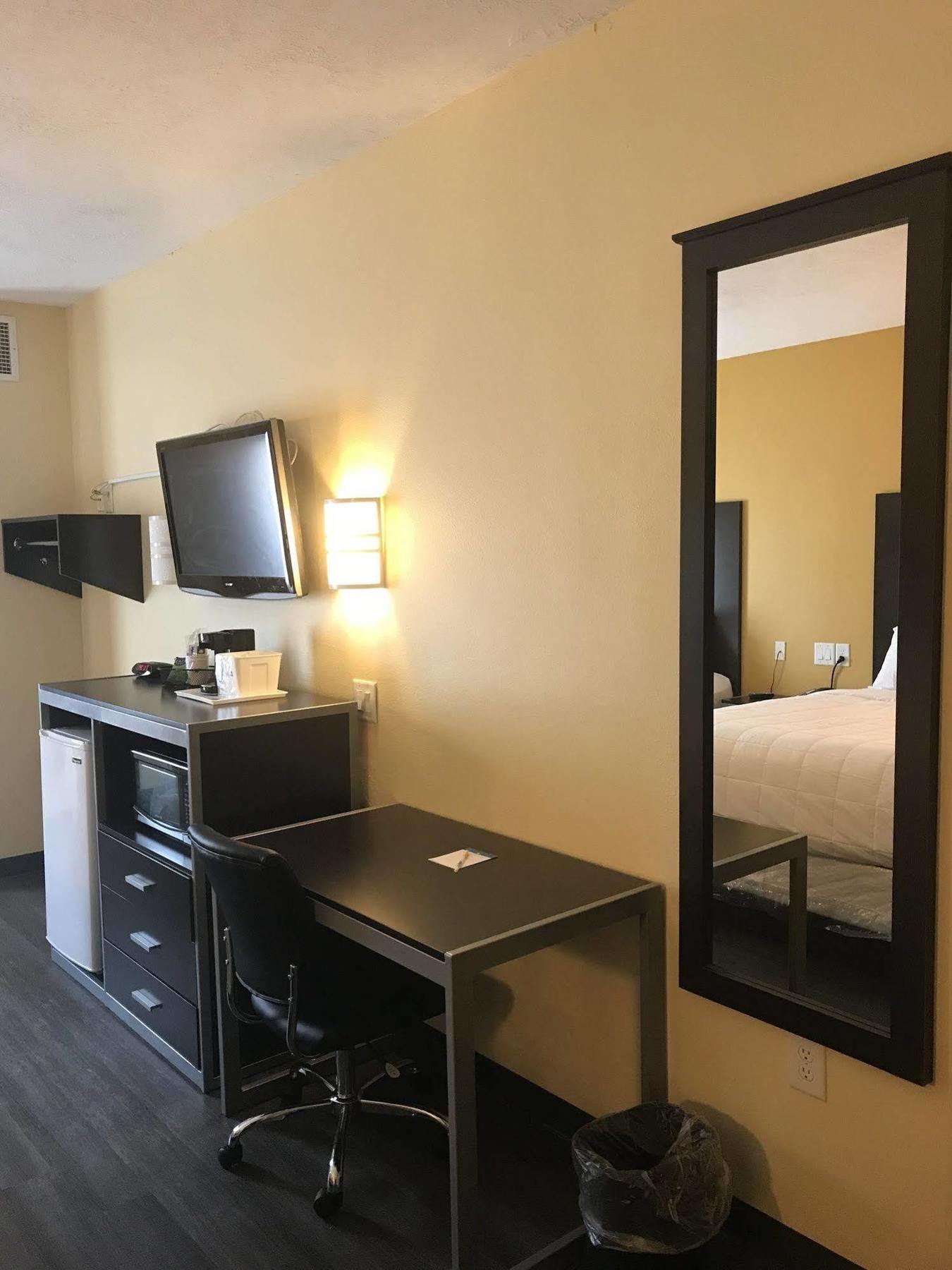 Days Inn & Suites By Wyndham Augusta Near Fort Eisenhower Zewnętrze zdjęcie